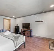 Blue Jay Lodge hotel detail image 3