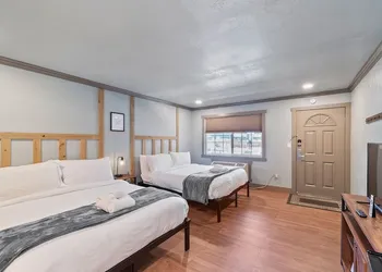 Blue Jay Lodge hotel thumbnail 4