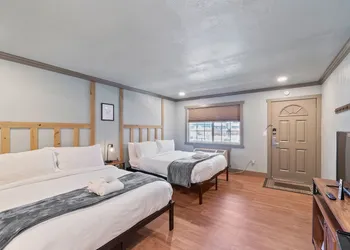 Blue Jay Lodge hotel thumbnail 4