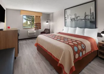 Super 8 by Wyndham Kent/Akron Area hotel thumbnail 4