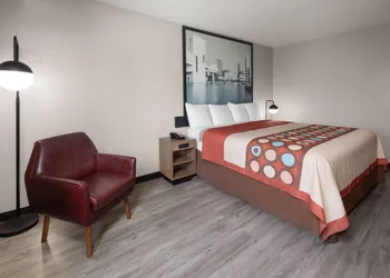 Super 8 by Wyndham Kent/Akron Area hotel thumbnail 6