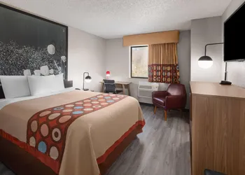 Super 8 by Wyndham Kent/Akron Area hotel thumbnail 7