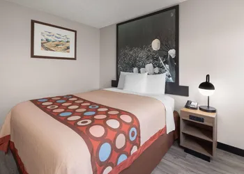 Super 8 by Wyndham Kent/Akron Area hotel thumbnail 8