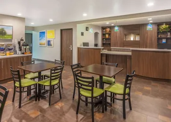 Days Inn & Suites by Wyndham East Flagstaff hotel thumbnail 2