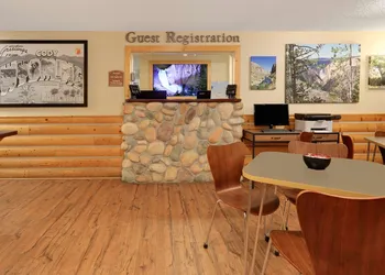 Super 8 by Wyndham Cody hotel thumbnail 2