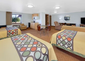 Super 8 by Wyndham Cody hotel thumbnail 3