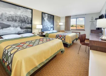 Super 8 by Wyndham Cody hotel thumbnail 4