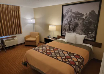 Super 8 by Wyndham Cody hotel thumbnail 6