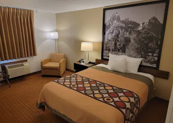 Super 8 by Wyndham Cody hotel thumbnail 6