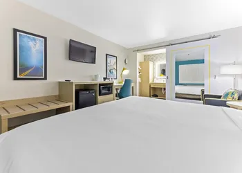 Hillstone Inn Tulare, an Ascend Collection Hotel hotel thumbnail 8