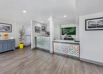 Hillstone Inn Tulare, an Ascend Collection Hotel hotel thumbnail 3