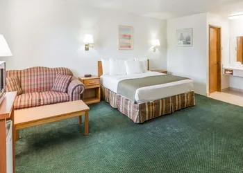 Howard Johnson by Wyndham Roseburg hotel thumbnail 7