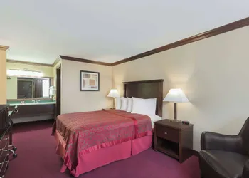 Days Inn by Wyndham Auburn hotel thumbnail 5