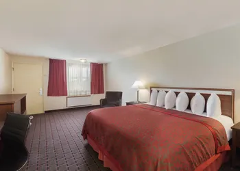 Days Inn by Wyndham Auburn hotel thumbnail 8