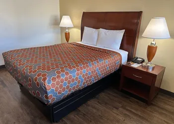 Desert Sands Inn & Suites hotel thumbnail 5