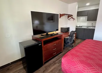 Desert Sands Inn & Suites hotel thumbnail 7