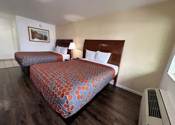 Desert Sands Inn & Suites hotel thumbnail 8