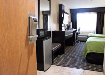 Quality Inn & Suites Detroit Metro Airport hotel thumbnail 5