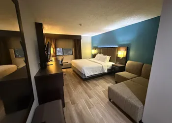 Quality Inn & Suites Detroit Metro Airport hotel thumbnail 6