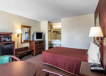 Rodeway Inn Expo Center hotel thumbnail 4