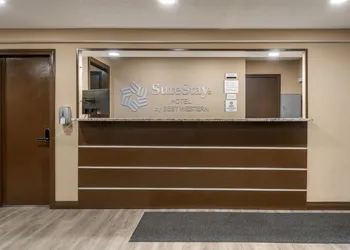 SureStay Hotel by Best Western Summersville hotel thumbnail 2