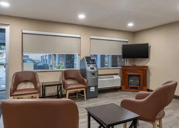 SureStay Hotel by Best Western Summersville hotel thumbnail 3