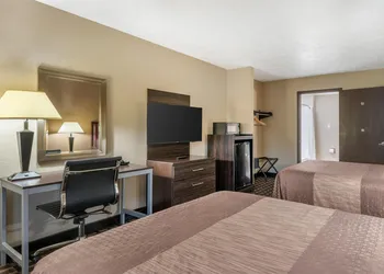 SureStay Hotel by Best Western Summersville hotel thumbnail 5
