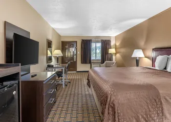 SureStay Hotel by Best Western Summersville hotel thumbnail 7