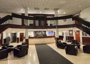 Ramada by Wyndham London hotel thumbnail 2