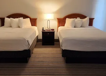 Ramada by Wyndham London hotel thumbnail 8