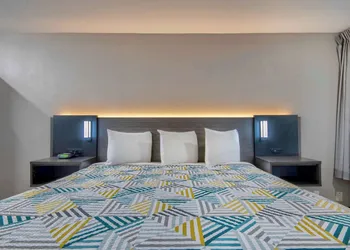 Studio 6 Rosenberg, TX hotel thumbnail 6