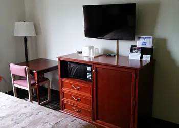 Rodeway Inn Cedar Rapids Westdale hotel thumbnail 5