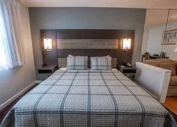 Hyannis Plaza Hotel hotel thumbnail 5
