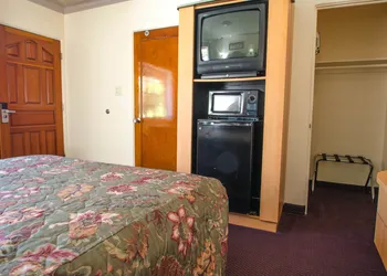 Economy Inn hotel thumbnail 5