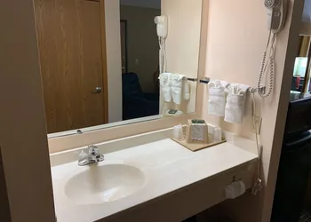 Budgetinn & Suites hotel thumbnail 5