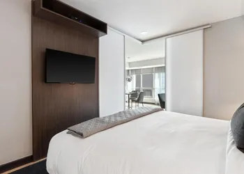 Soho Hotel Toronto hotel thumbnail 3