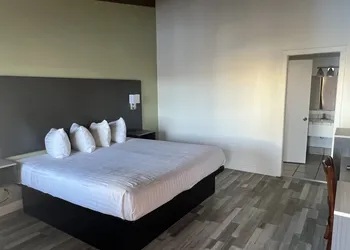 Discovery Inn hotel thumbnail 4