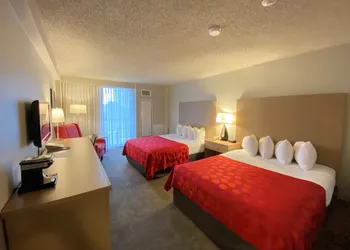 Penticton Lakeside Resort and Conference Centre hotel thumbnail 2