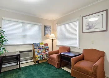 Econo Lodge Sturbridge Route 20 hotel thumbnail 4