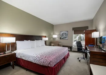 HillSide Inn hotel thumbnail 5