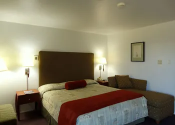 Maple Inn & Suites hotel thumbnail 6