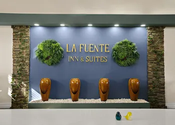 La Fuente Inn & Suites hotel thumbnail 3