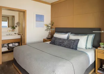 Malibu Beach Inn hotel thumbnail 5