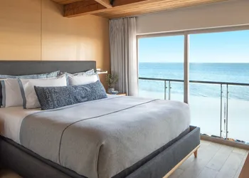 Malibu Beach Inn hotel thumbnail 7