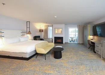 Doubletree by Hilton Campbell - Pruneyard Plaza hotel thumbnail 7
