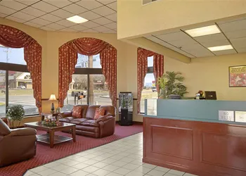 Days Inn by Wyndham Apple Valley Pigeon Forge/Sevierville hotel thumbnail 2
