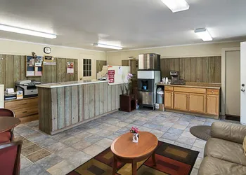 Econo Lodge hotel thumbnail 3