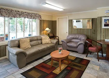Econo Lodge hotel thumbnail 4