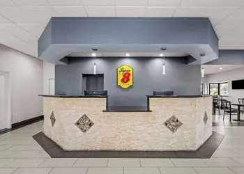 Super 8 by Wyndham Garysburg/Roanoke Rapids hotel thumbnail 3