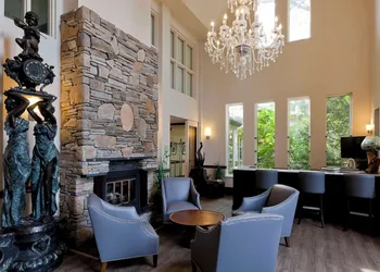 Elm Hurst Inn & Spa hotel thumbnail 2